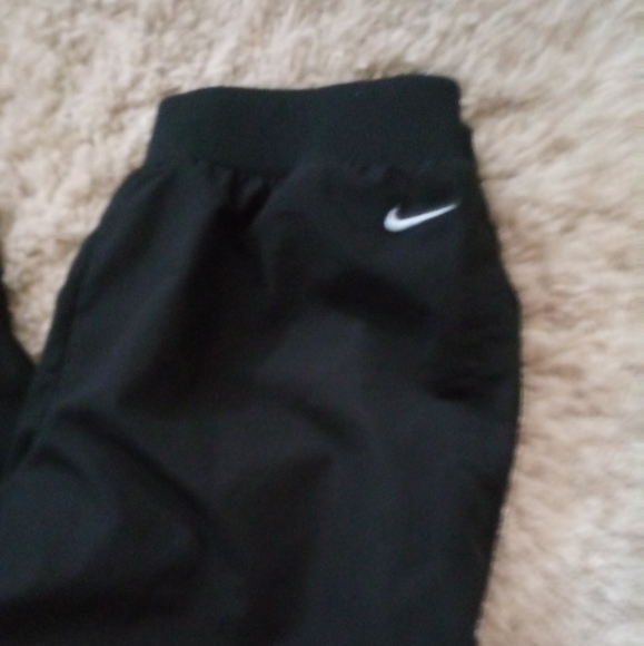 Nike fully lined track pant - Picture 3 of 6